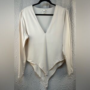 H&M- Women’s Cream Vneck Long Sleeve Bodysuit (XXL) ‼️NWOT‼️
